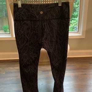Pre-Owned size 4 - lululemon yoga pants
